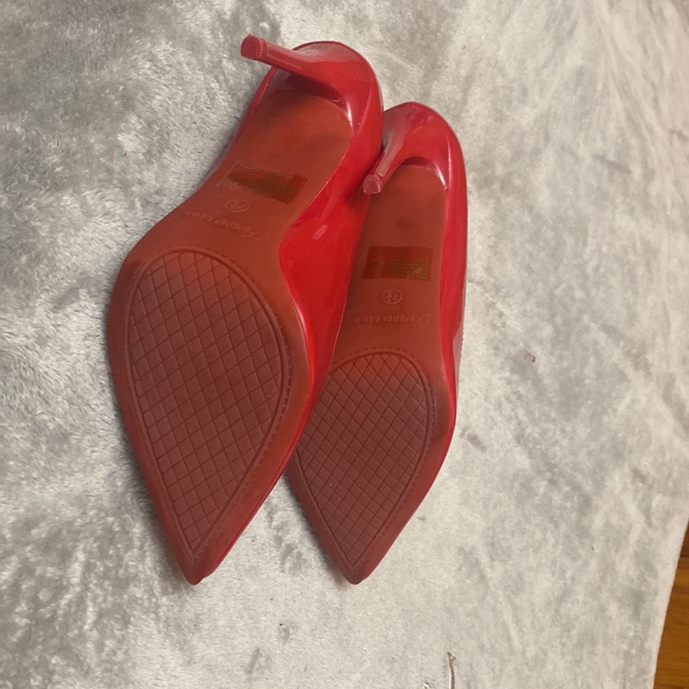 Red high heels - Picture 3 of 3